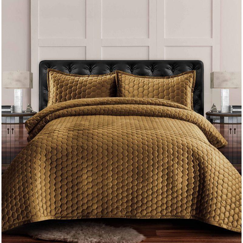 Camel Twin Velvet Reversible Quilt Set