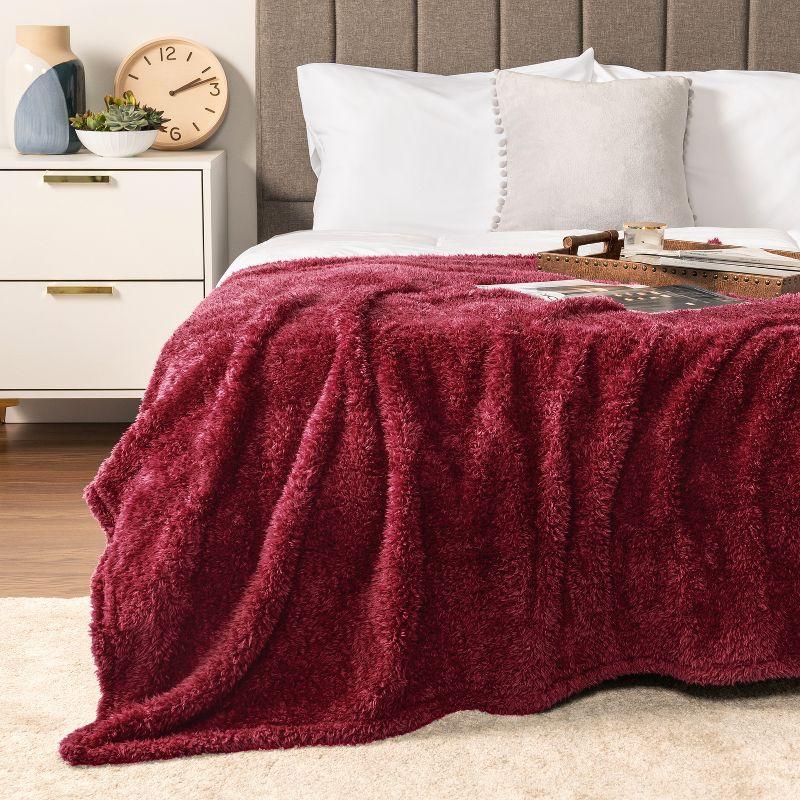 PAVILIA Plush Throw Blanket for Couch Bed, Faux Shearling Blanket and Throw for Sofa Home Decor