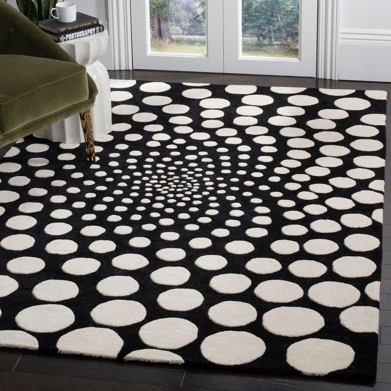 Soho SOH766 Hand Tufted Area Rug  - Safavieh