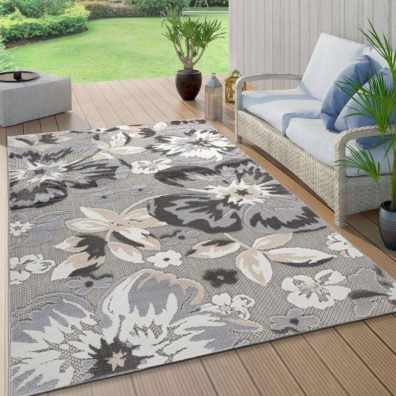 Gray Floral Synthetic 5' x 7' Indoor/Outdoor Area Rug