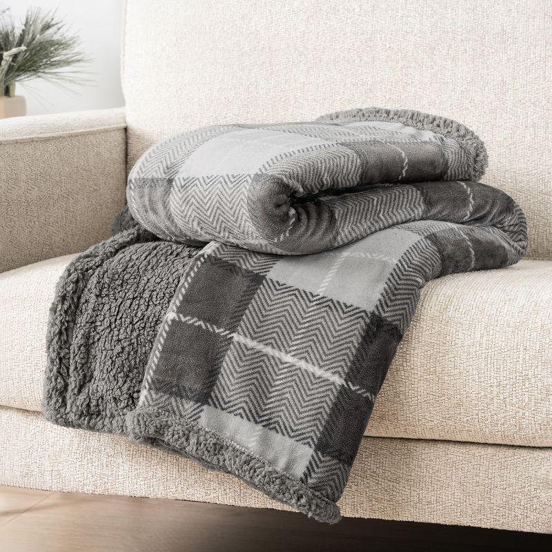 PAVILIA Fleece Plush Microfiber Throw Blanket for Couch, Sofa and Bed, Reversible