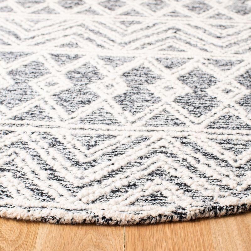 Micro-Loop MLP203 Hand Tufted Indoor Area Rug - Ivory/Black - 5' Round - Safavieh