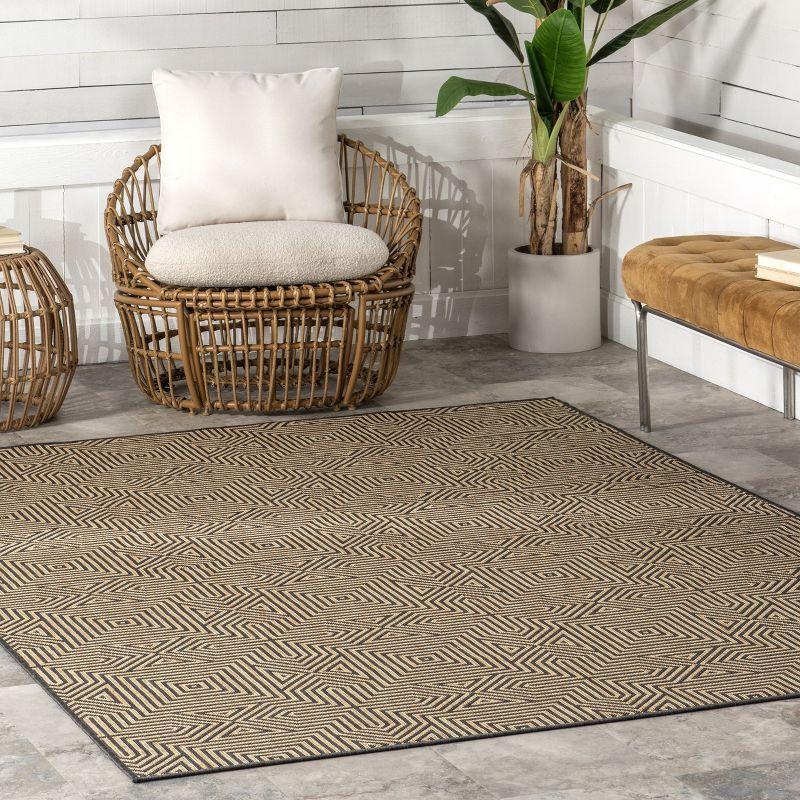 Nuloom Kelsey Geometric 7x9 Indoor/Outdoor Area Rug for Living Room Patio Deck Front Porch Kitchen, Charcoal/Brown