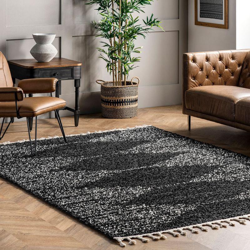Nuloom Bria Geometric 4x6 Shag Indoor Area Rug for Living Room Bedroom Dining Room Nursery, Black/Ivory
