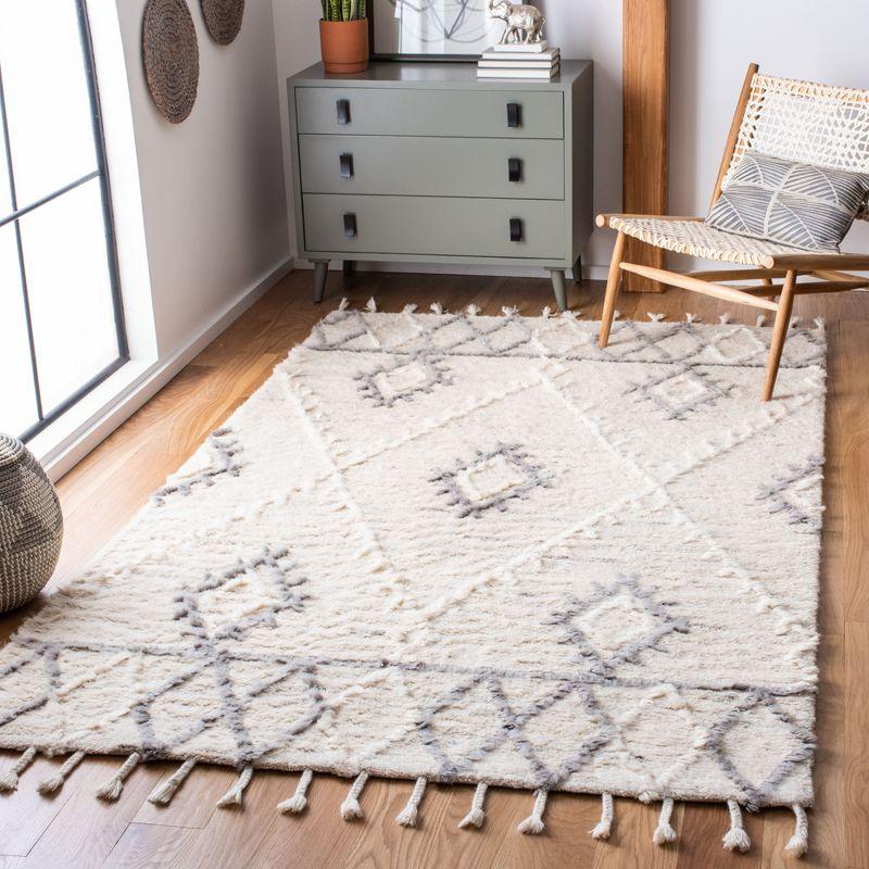 Casablanca CSB453 Hand Tufted Area Rug - Ivory/Grey - 3'x5' - Safavieh.