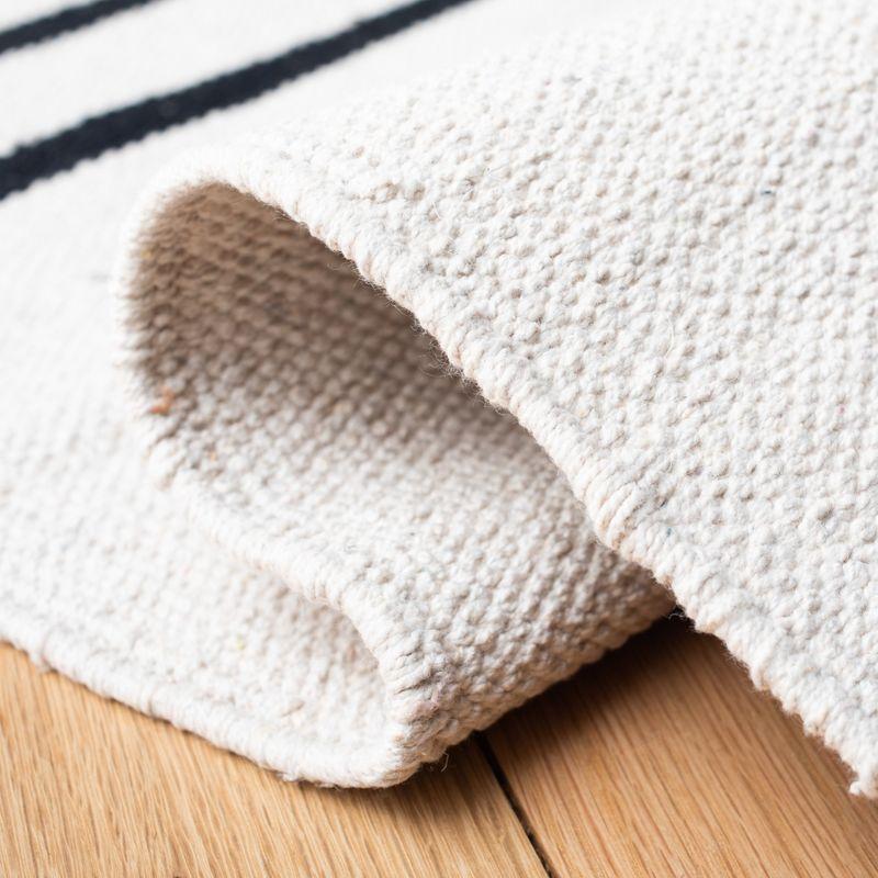 Montauk MTK313 Hand Woven Indoor Accent Rug - Ivory/Black - 4'x6' - Safavieh