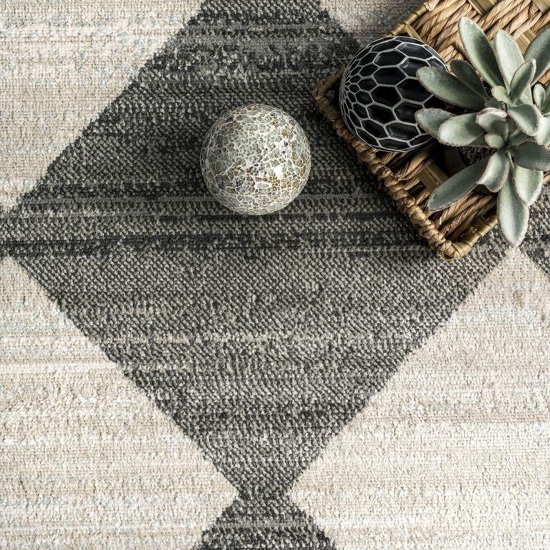 Gray Geometric Reversible Synthetic Area Rug 4' x 6'