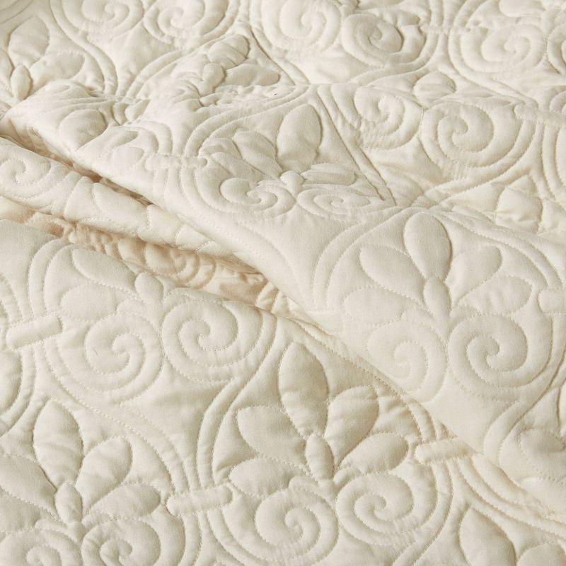 Quebec 3 Piece Split Corner Pleated Quilted Bedspread