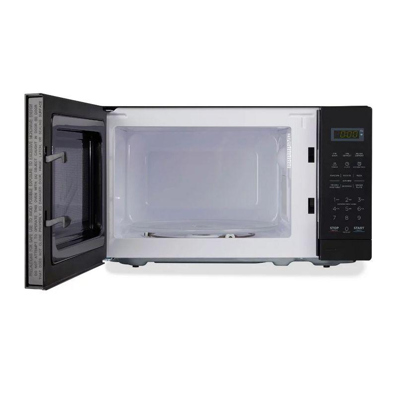 Black+Decker 0.7 Cubic Feet 700 Watt Countertop Microwave