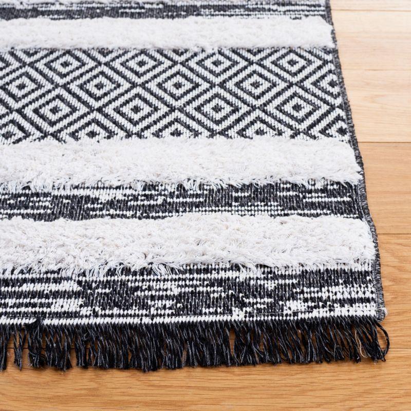 Ivory Nomadic Charm 5' x 7' Synthetic Flat Woven Area Rug