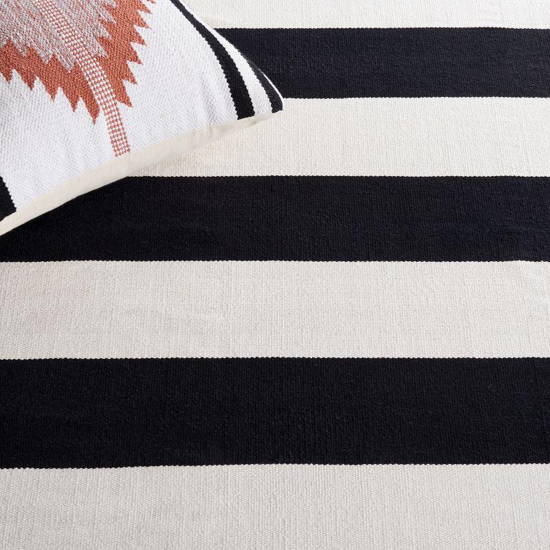 Montauk MTK712 Hand Woven Indoor Area Rug - Black/Ivory - 9'x12' - Safavieh