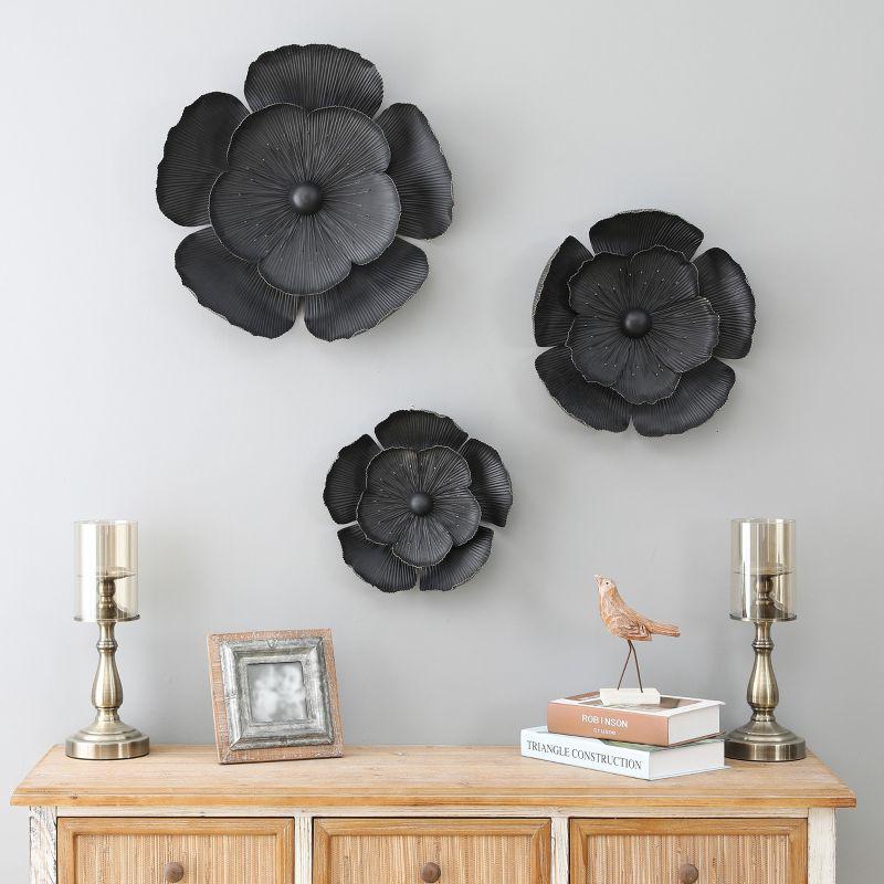 LuxenHome 3-Piece Black Metal Flowers Wall Decor