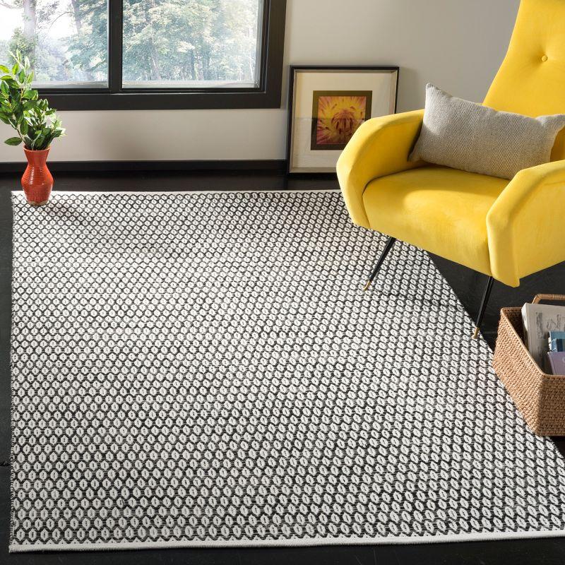 Handwoven Montauk Cotton Flatweave Rug in Black/Ivory - 4' x 6'