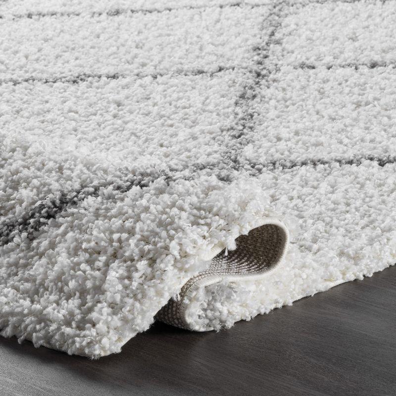 Nuloom Tess Trellis 8 Square Shag Indoor Area Rug for Living Room Bedroom Dining Room Nursery, White/Grey
