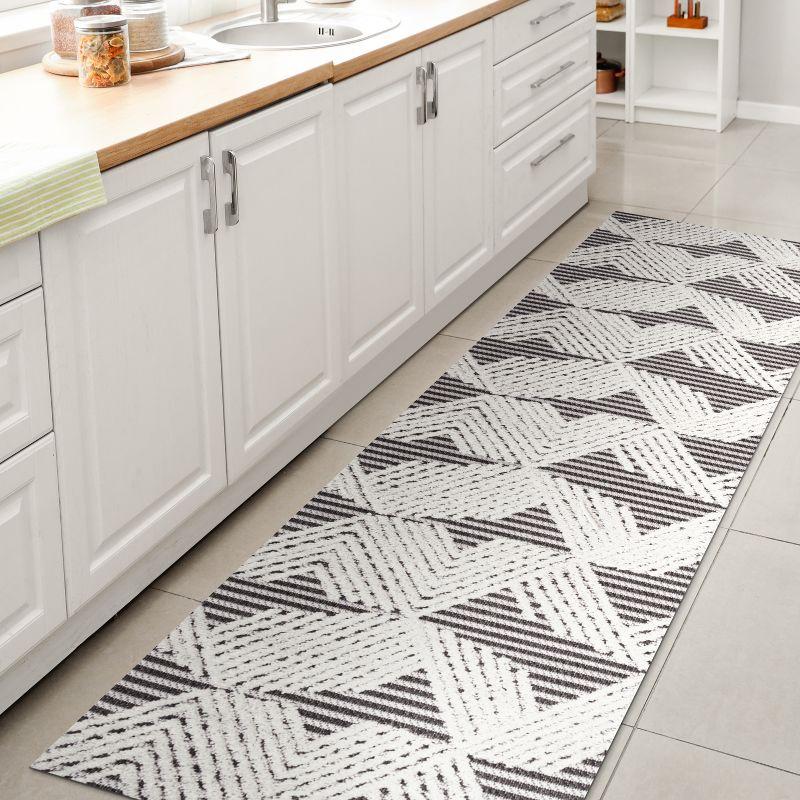 2'x8' Jazz High-Low Pile Art Deco Geometric Indoor/Outdoor Runner Rug, Black/Ivory - JONATHAN Y