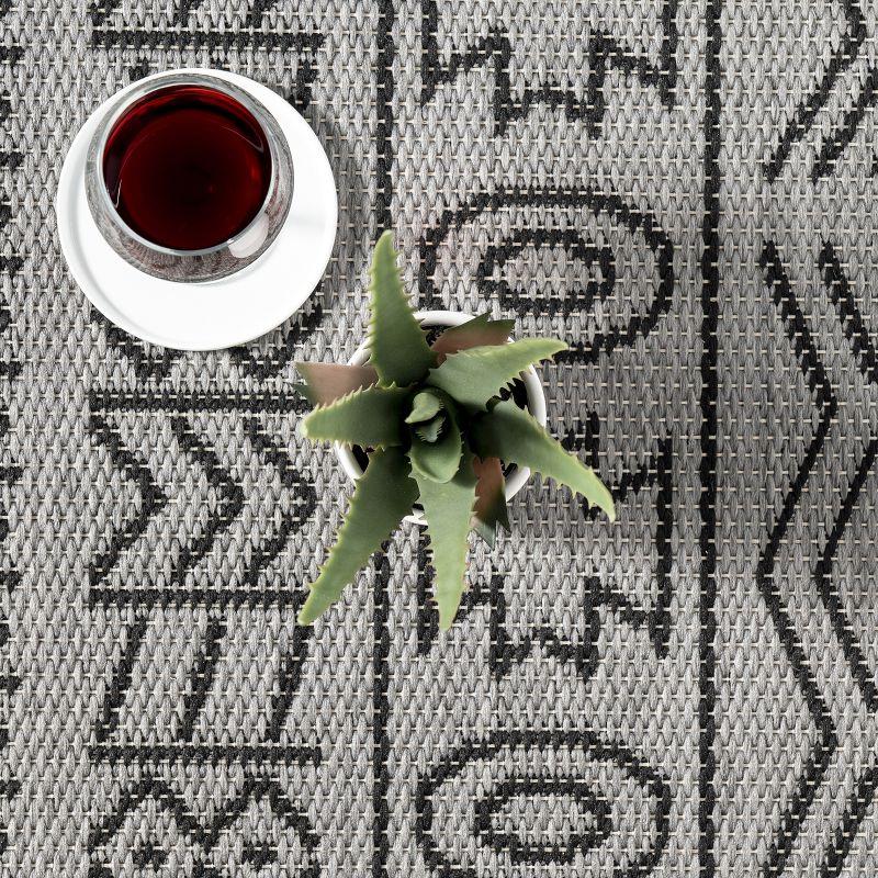 nuLOOM Outdoor Jamie Area Rug