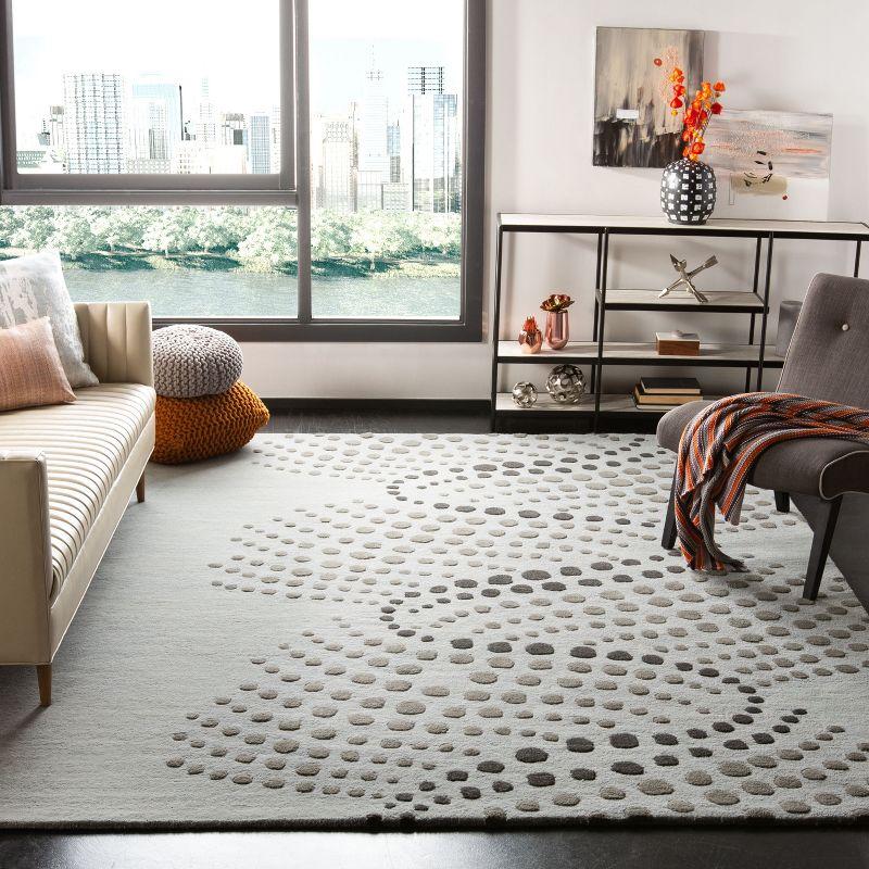 Soho SOH727 Hand Tufted Contemporary Area Rug  - Safavieh