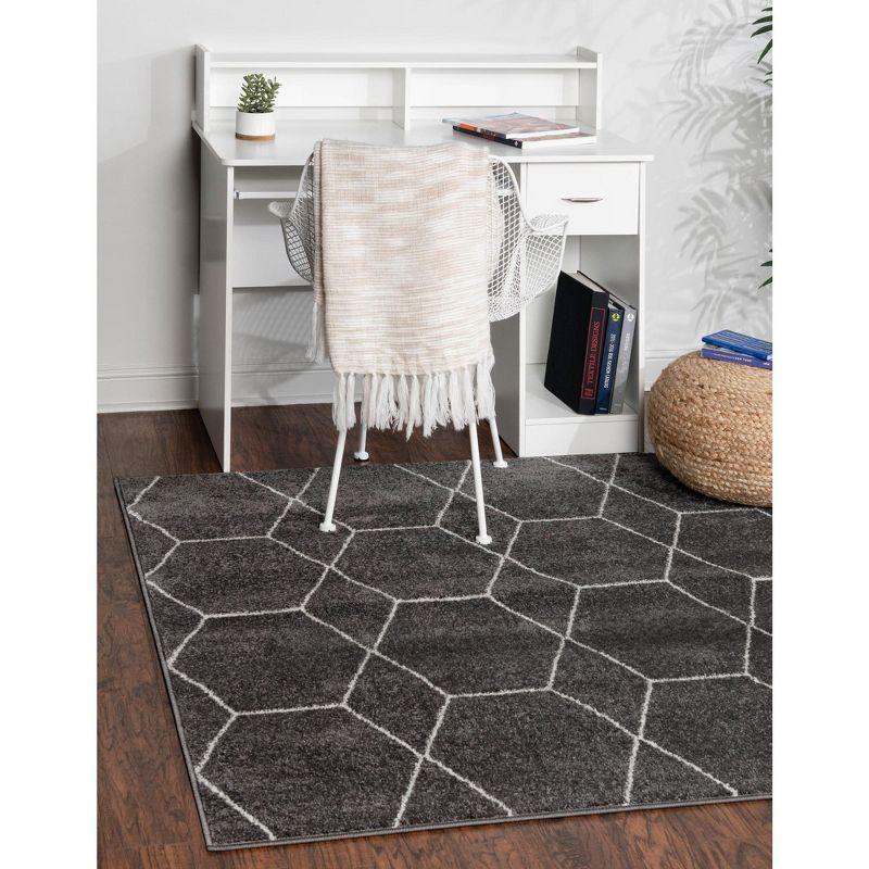 5' Square Dark Gray & Ivory Geometric Synthetic Area Rug