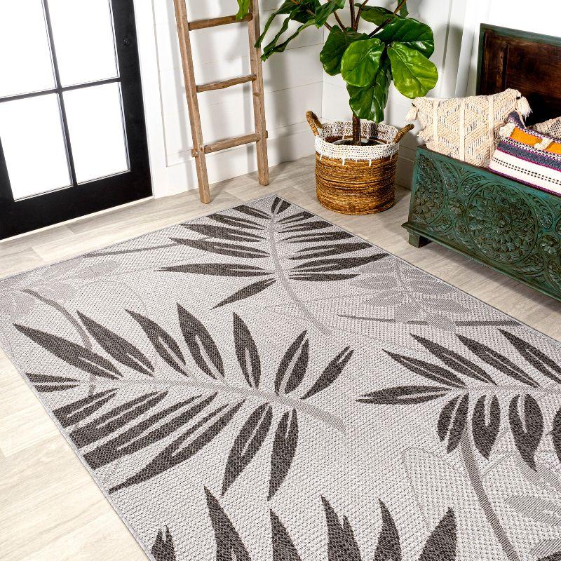 4' x 6' Havana Tropical Palm Leaf Indoor/Outdoor Area Rug, Gray/Black - JONATHAN Y