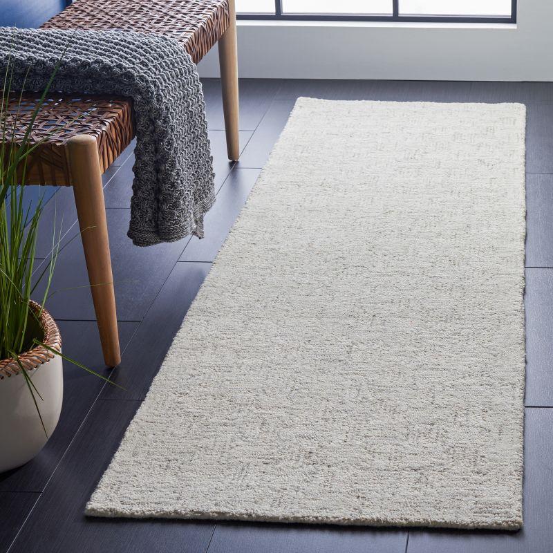 Micro-Loop MLP537 Hand Tufted Indoor Runner Rug - Light Grey/Ivory - 2'3"x9'- Safavieh