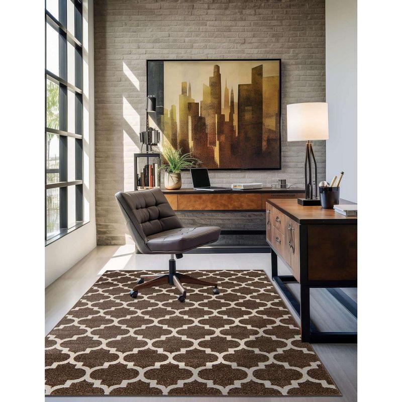 Unique Loom 4' 1 x 6' 1 Trellis Philadelphia Brown Area Rug