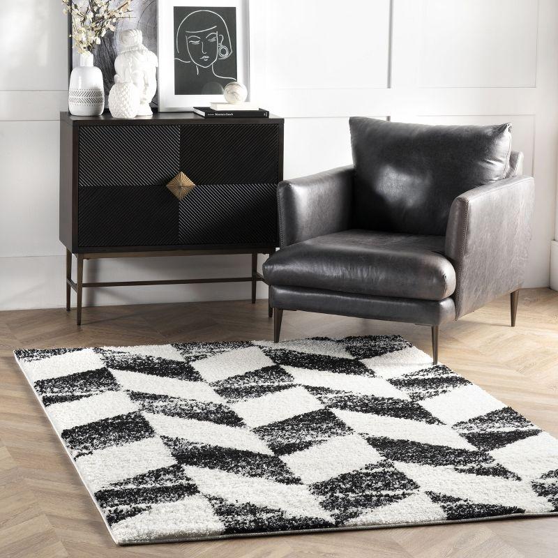 Nuloom Avery Herringbone Cozy Shag Black & White Indoor Area Rug