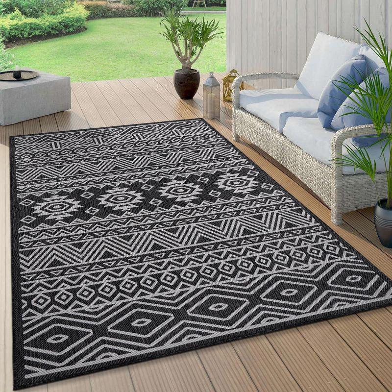 World Rug Gallery Distressed Geometric Bohemian Textured Flat Weave Indoor/Outdoor Area Rug - BLACK 5' X 7'