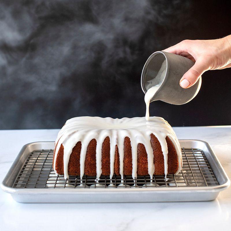 Nordic Ware Nordic Ware Naturals® Quarter Sheet with Oven-Safe Nonstick Grid
