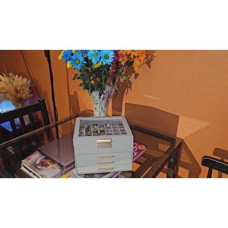 Stack man Big And Small Jewelry, Modern Style, 8 X 9.1 X 5.3 Inches, Valentine's Day Gift, Cloud White And Gold Color UJBC239WT