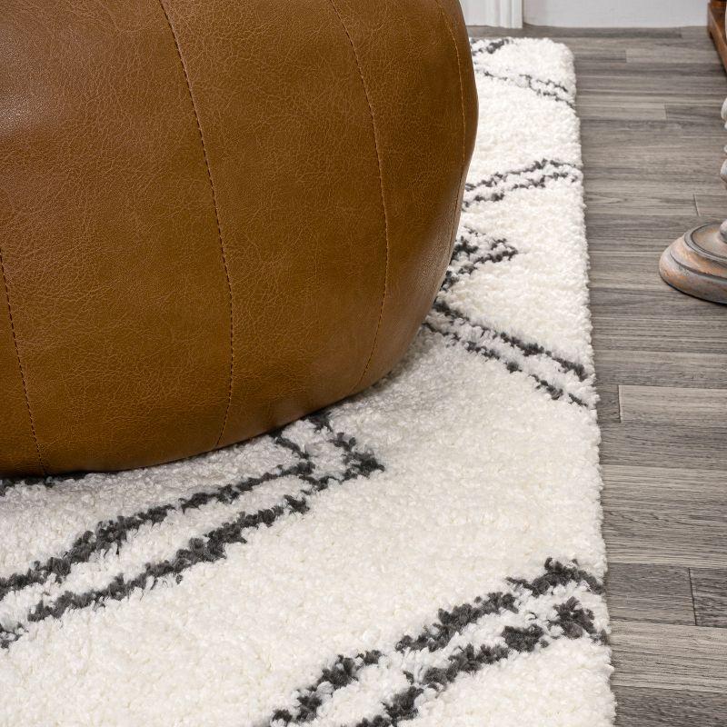 5'x8' Deia Moroccan Style Diamond Shag Area Rug, White/Black - JONATHAN Y
