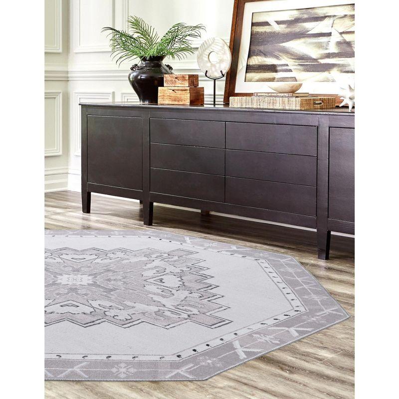 Machine Woven Chenille Area Rug in White Gray