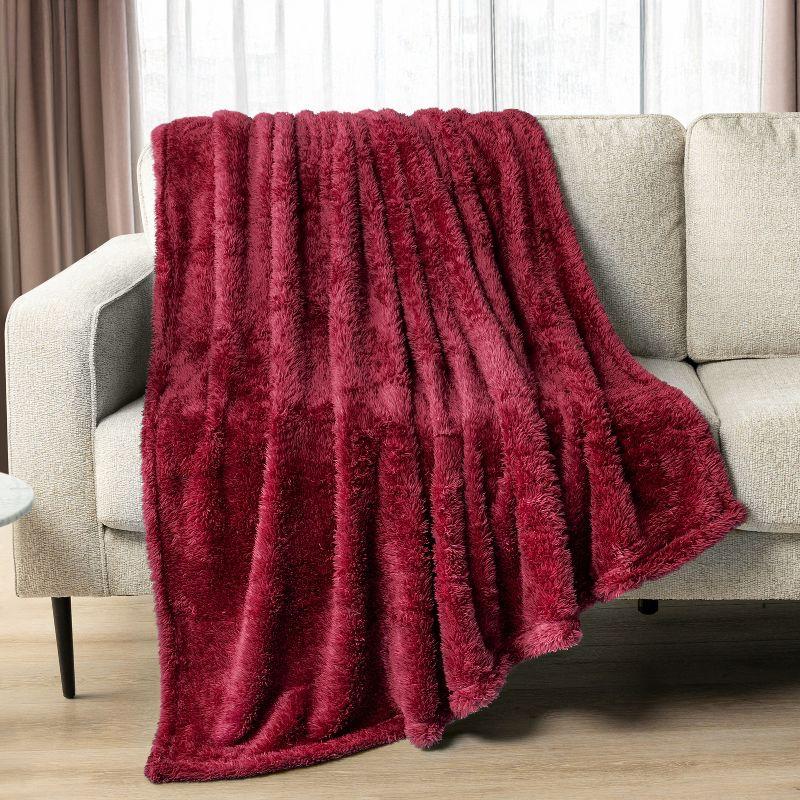 PAVILIA Plush Throw Blanket for Couch Bed, Faux Shearling Blanket and Throw for Sofa Home Decor