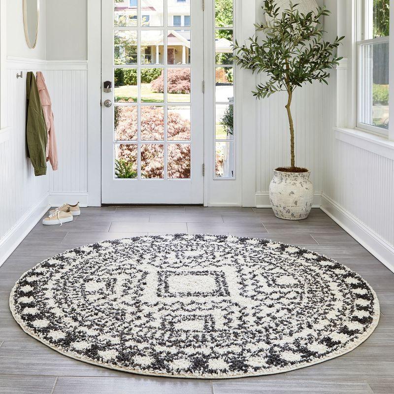 Nuloom Vasiliki Geometric 6 Round Shag Indoor Area Rug for Living Room Bedroom Dining Room Nursery, Off White/Charcoal