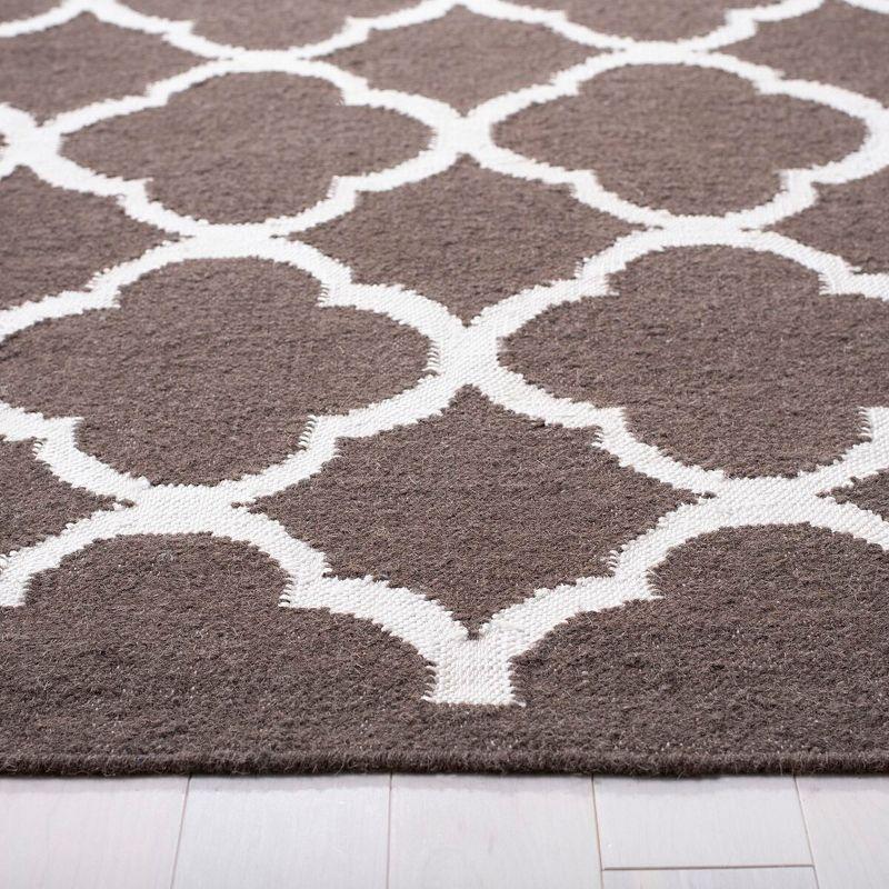 Dhurries DHU627 Hand Woven Flat Weave Accent Rug Navy / Ivory 3' X 5' - Safavieh.
