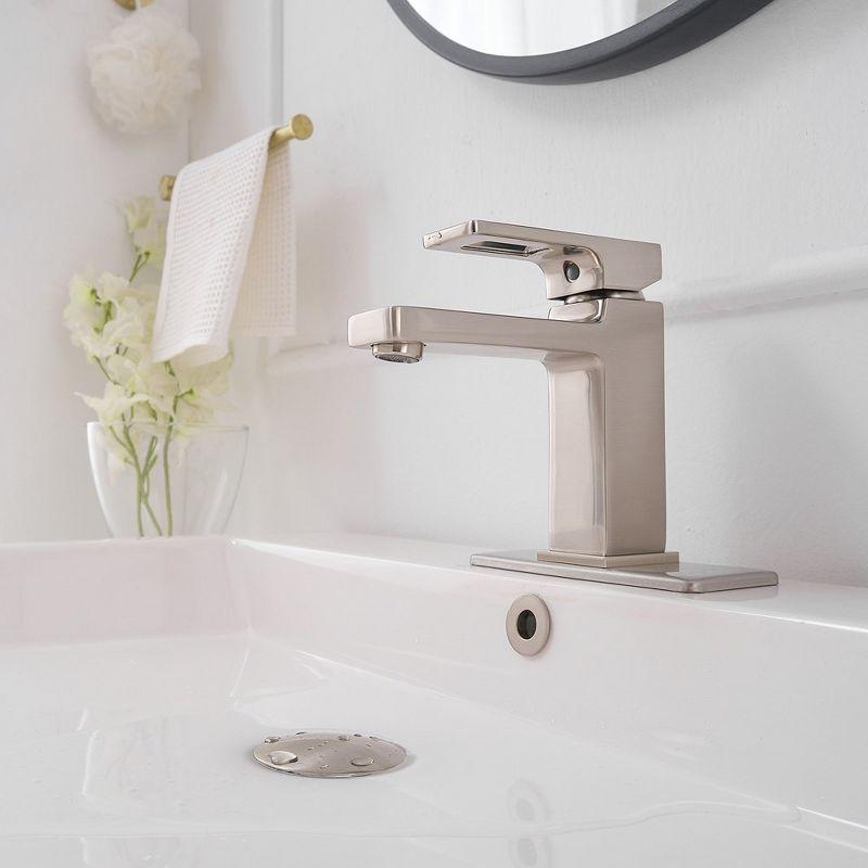 Single-Hole Single-handle Bathroom Faucet with Drain Assembly