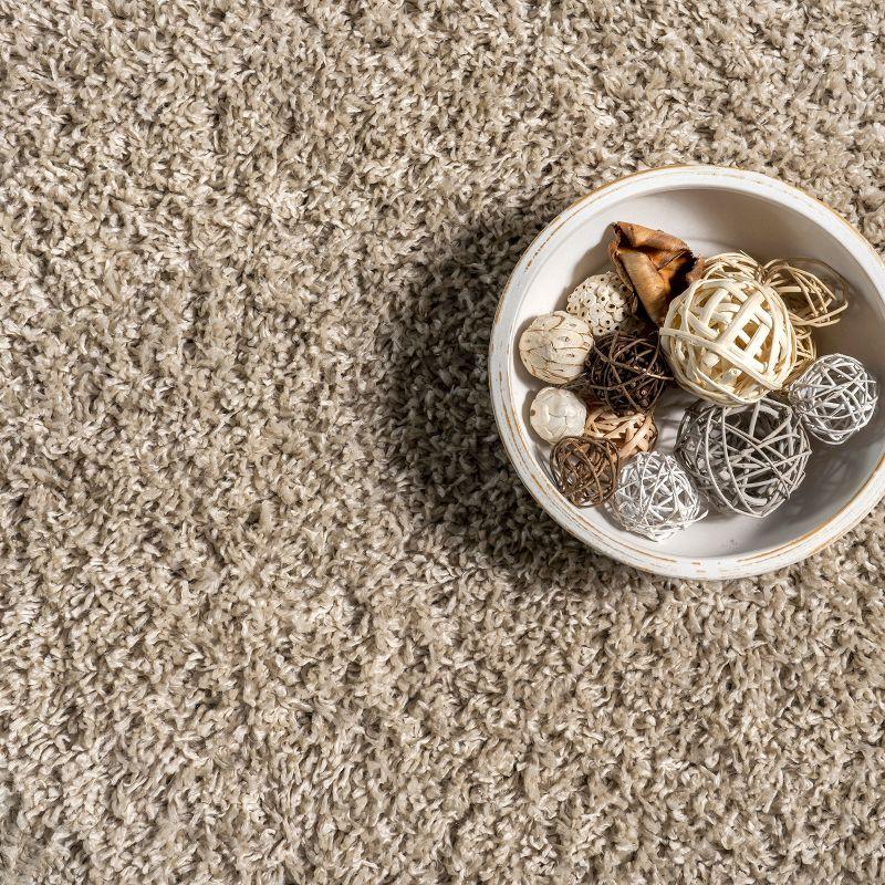 Nuloom Neva Solid 5x8 Shag Indoor Area Rug for Living Room Bedroom Dining Room Nursery, Beige/Ivory
