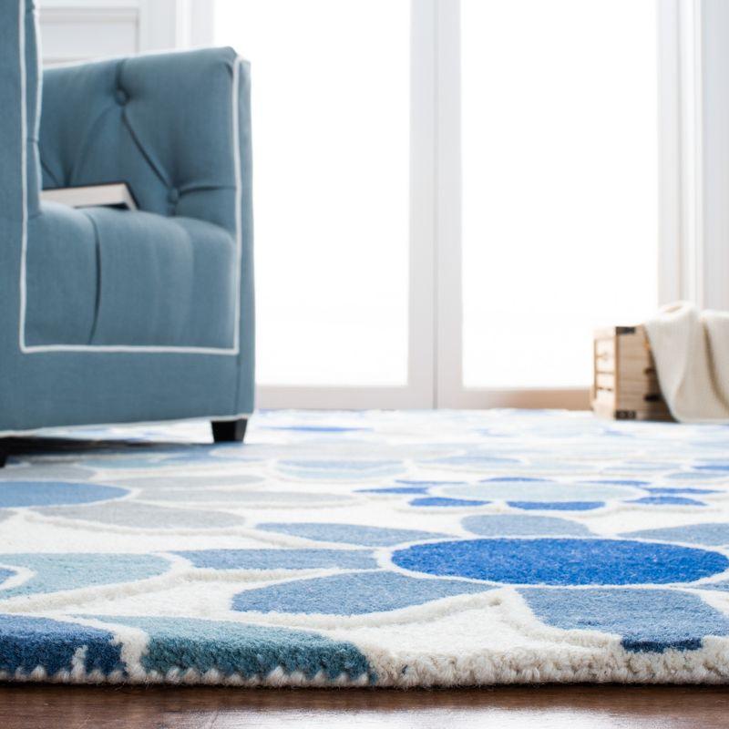 Safavieh Kids SFK923 Hand Tufted Area Rug - Ivory/Blue - 3'x5' - Safavieh.