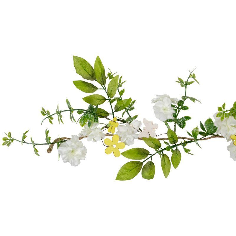 Northlight 4' White Floral and and Mixed Foliage Spring Garland