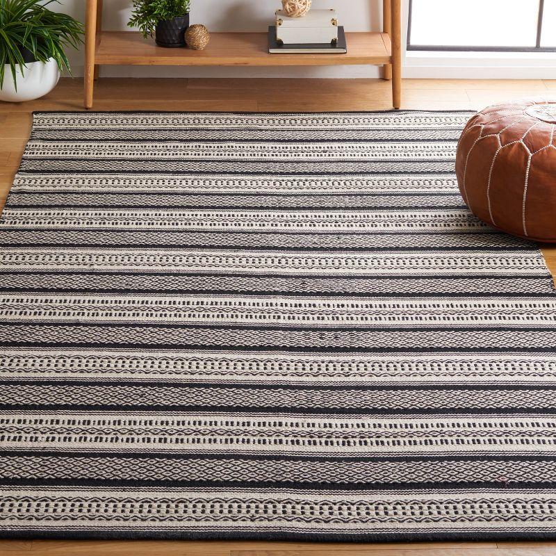 Montauk MTK728 Power Loomed Area Rug  - Safavieh