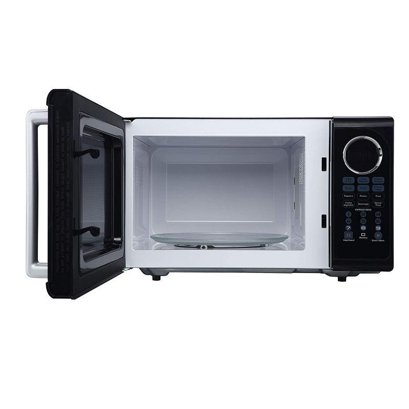 Black+Decker 0.9 Cubic Feet 900 Watt Countertop Microwave