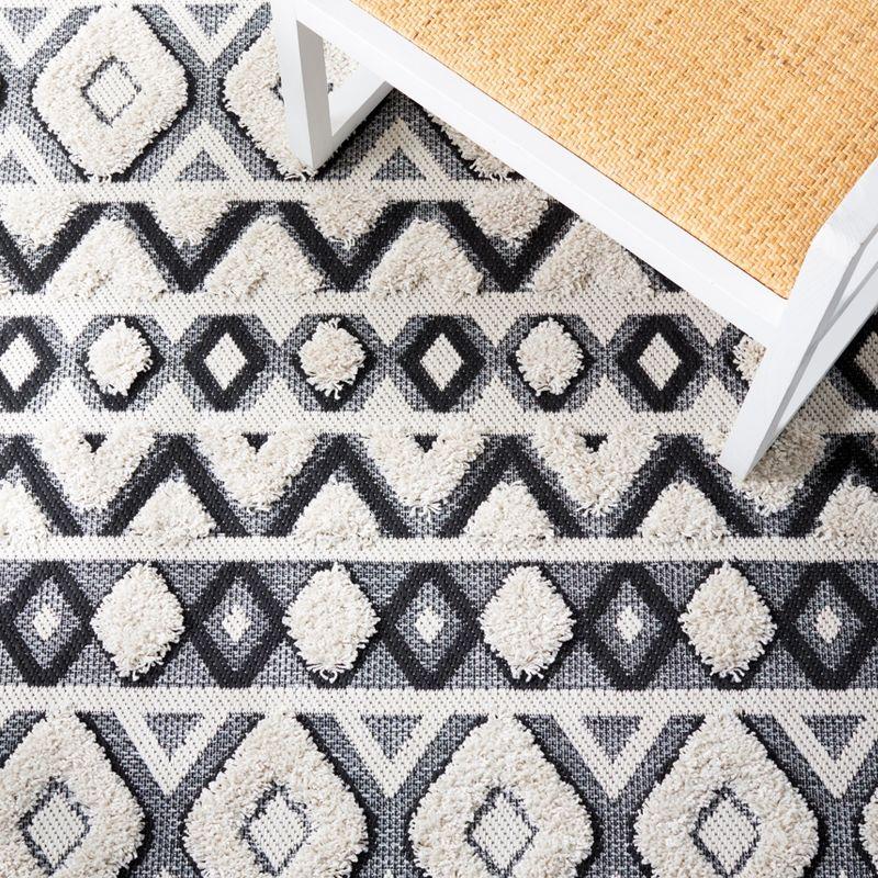 Cottage COT210 Power Loomed Indoor/Outdoor Area Rug - Ivory/Black - 8'x10' - Safavieh.