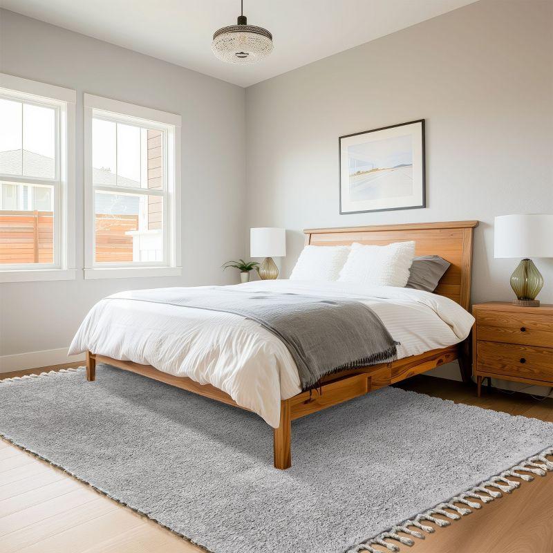 Nuloom Neva Solid 4x6 Shag Indoor Area Rug for Living Room Bedroom Dining Room Nursery, Grey/Ivory