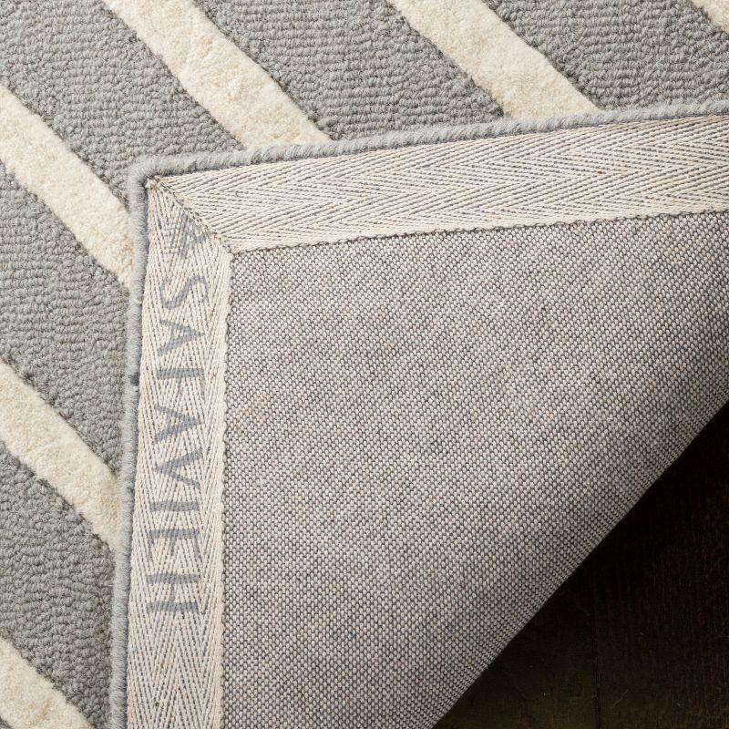 Safavieh Kids SFK920 Hand Tufted Area Rug - Grey/Ivory - 5'x5' - Safavieh.
