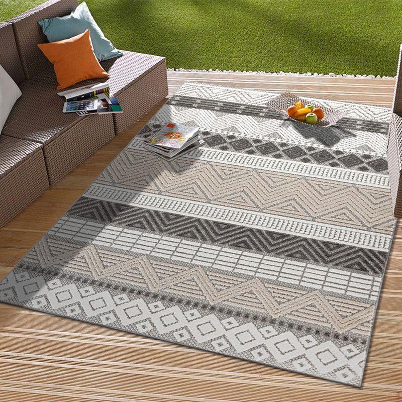 Gray Geometric 5' x 7' Indoor/Outdoor Area Rug