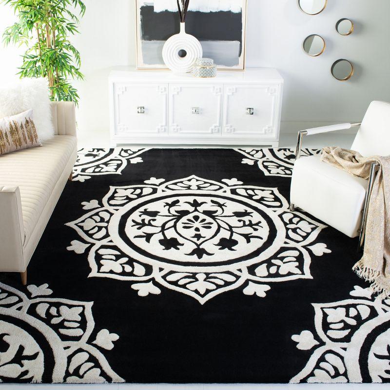 Bella BEL136 Hand Tufted Indoor Area Rug - Black/Ivory - 5'x5' - Safavieh