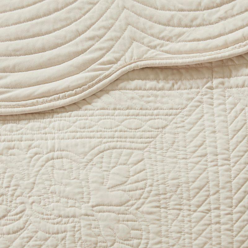 Tuscany Scalloped Edge Quilt Set