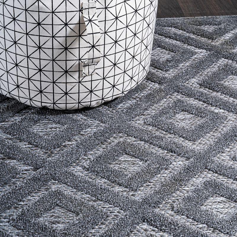 5' Round Portmany Neutral Diamond Trellis Indoor/Outdoor Area Rug, Dark Gray - JONATHAN Y