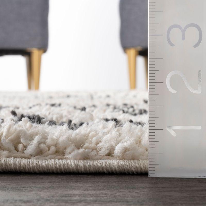 Nuloom Mackie Geometric 4x6 Shag Indoor Area Rug for Living Room Bedroom Dining Room Nursery, Off White/Charcoal