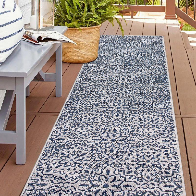 World Rug Gallery Contemporary Flowers Weather Resistant Reversible Indoor/Outdoor Area Rug