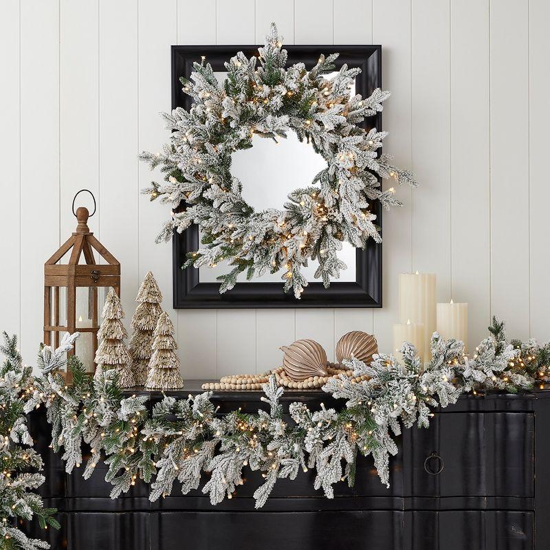 Dandan Faux Lighted Plug-In 24'' Wreath